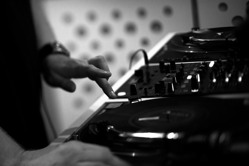 Photos: Mr Thing at Stolen Records on FBi 94.5 FM