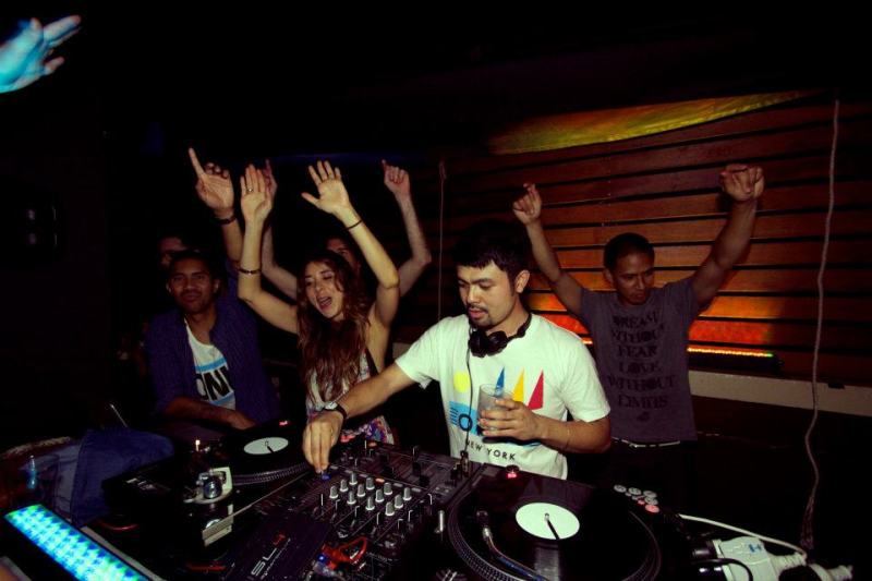 Photos: Love Bombs - Sun Down Get Down